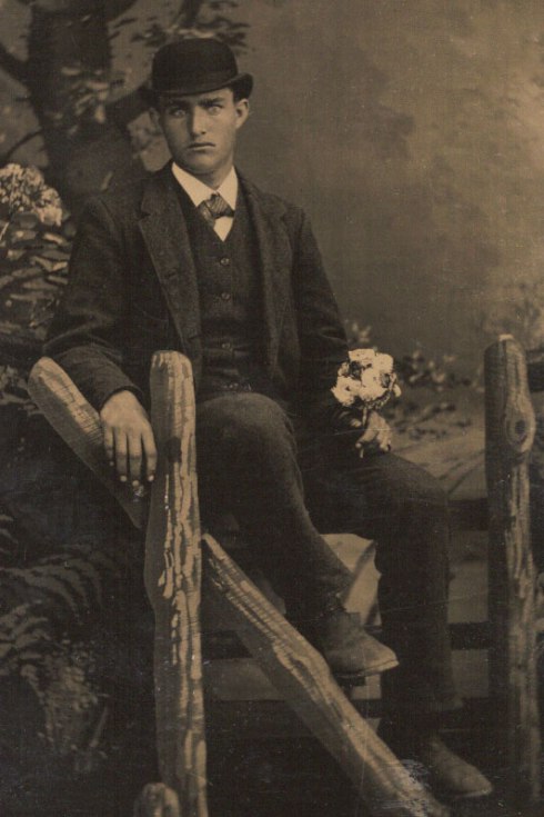 sad-bouquet-boy-detail